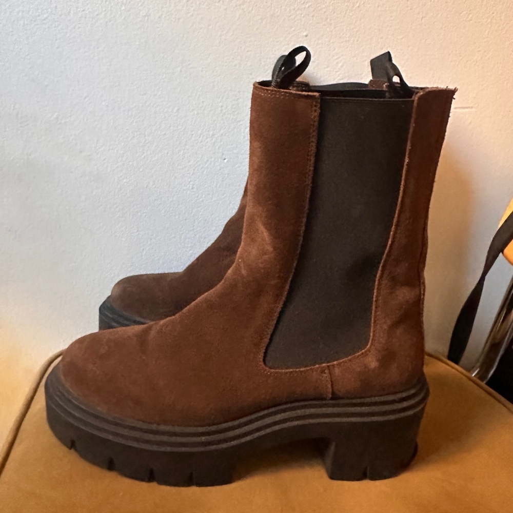 Steve Madden Wysteria Lug Sole Boot in Brown Suede W8